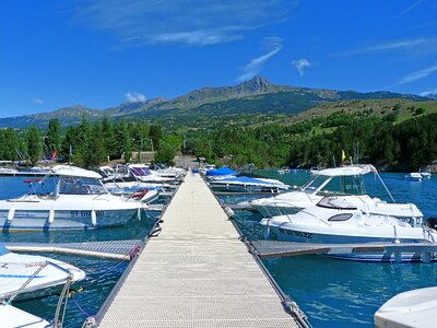 Bay st michel lake of serre ponçon boats