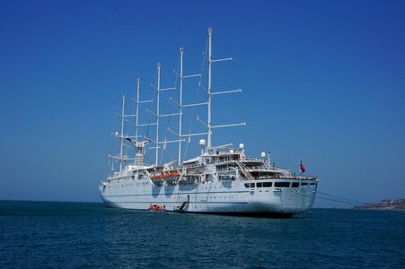 Ship wind surf five master photo