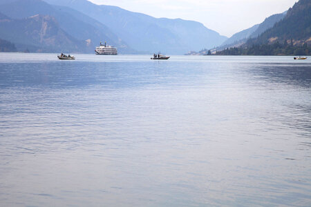 Recreational boating on the Columbia River-1