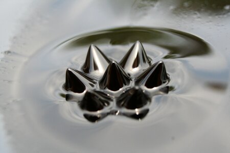 7 macro magnet