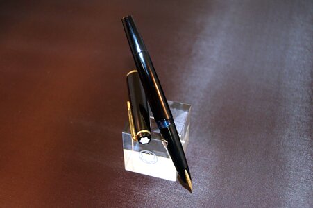 Metal pencil table