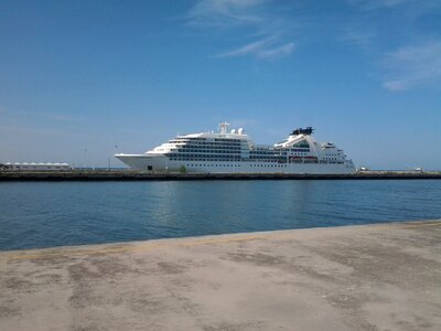 Port coast ships