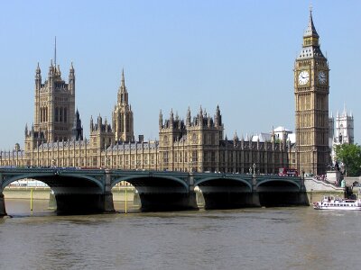 City themes thames river