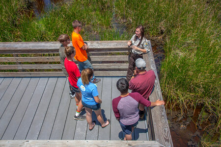 FWS staff talks to group of young students at viewing area-2