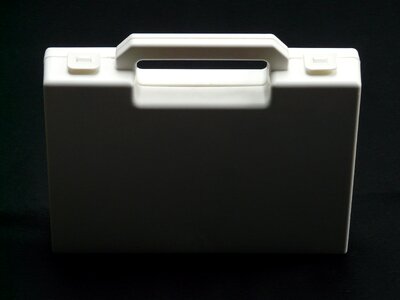 Closed container handle