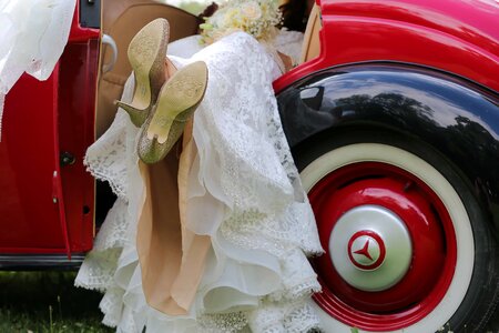 Bride car dress photo