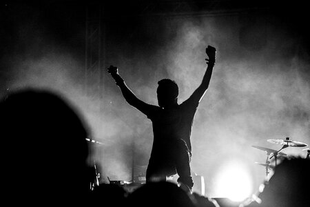 Vocals show music
