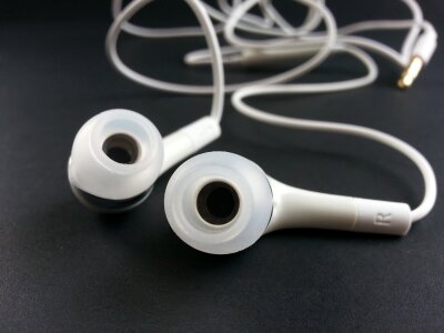 Ear earpiece hear