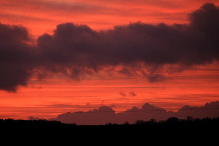Red sky – black silhouette