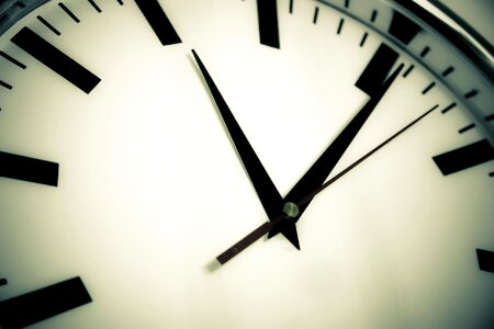 Time indicating time of pointer