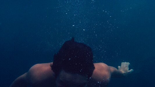 Man dive ocean photo
