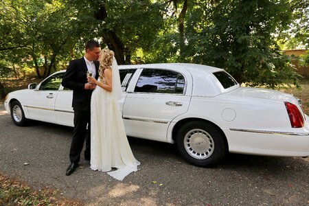 Groom kiss bride photo