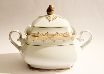 Gold edge service tableware