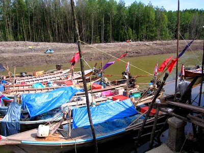 Boats efforts recovery photo