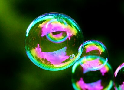 Soapy water make soap bubbles float