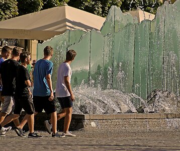 Wroclaw fountain heat afternoon