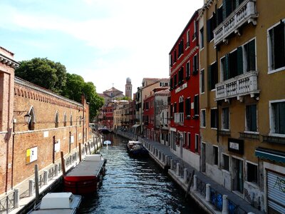 Building canal hotel