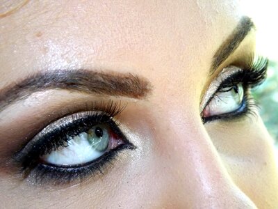 Gene seductive makeup