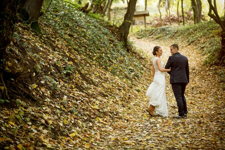 Bride groom hillside photo