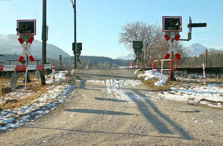 Andreaskreuz traffic sign road sign photo