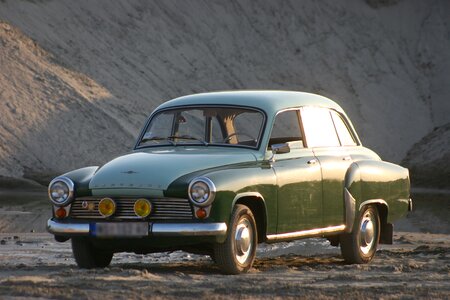 Oldtimer sedan sunshine