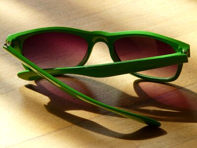Green glasses see