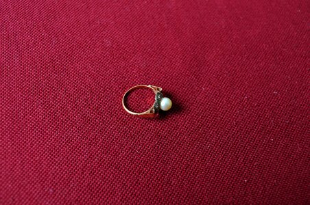 Adornment canvas red