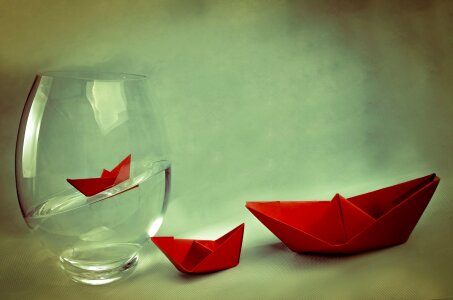 Vase water red