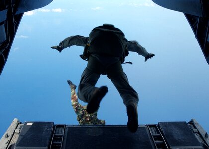Halo falling parachuting