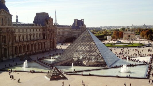 Pyramid louvre paris photo