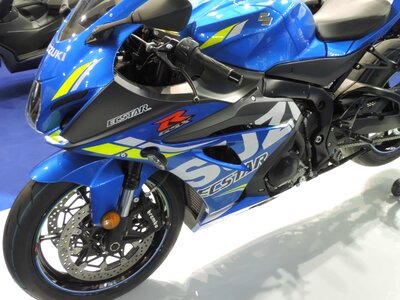 Garage motorcycle racing