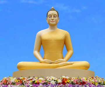 Buddhists wat phra dhammakaya