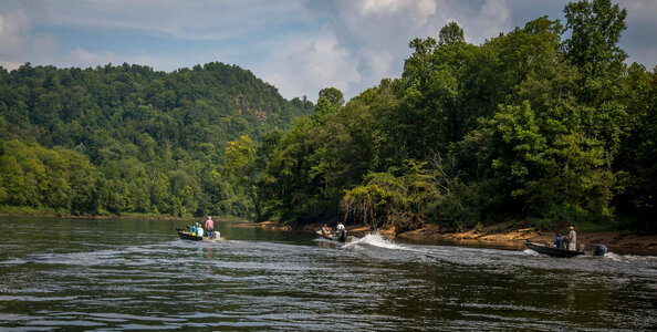 People boating on the Cumberland River Tailwater