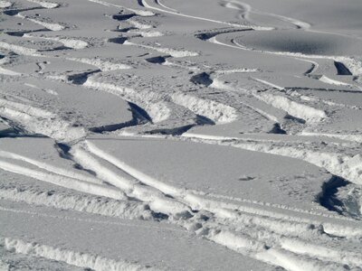 Trace curves powder snow photo