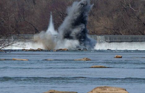 Aquatic explosion 