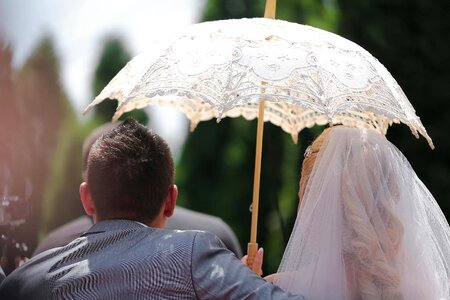 Sunshine umbrella wedding photo