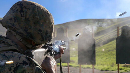 shoots an M16A4 rifle photo