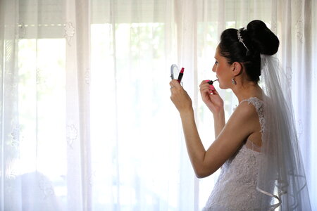 Bride face hairstyle photo