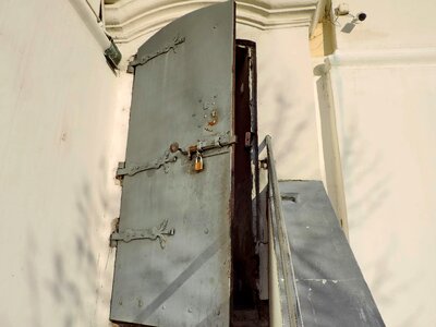 Cast Iron front door padlock photo