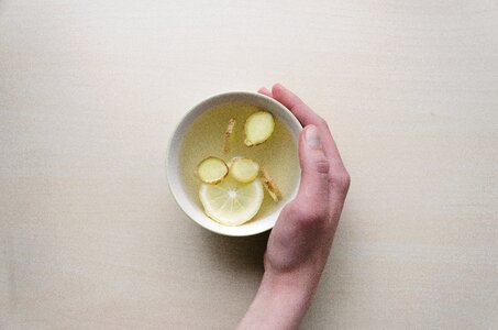 Lemon hot beverage hand