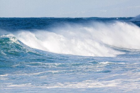 Wave water spray