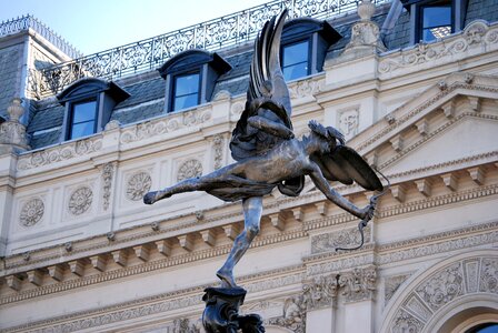 Piccadilly circus anteros monument