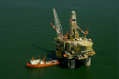 Oil platform photo