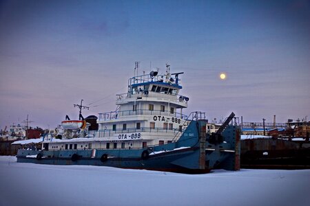 Port wintering evening