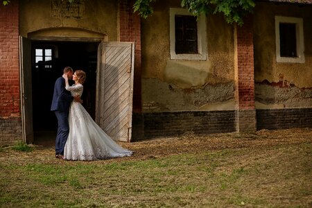 Farmland bride groom photo