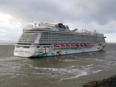 The cruise ship Norwegian Getaway photo