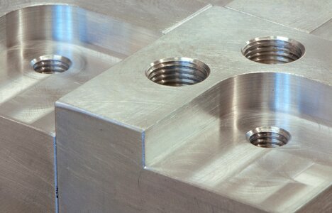 Polished metallic steel