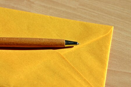 Pen post yellow