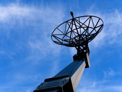 Polygonal radar antenna photo