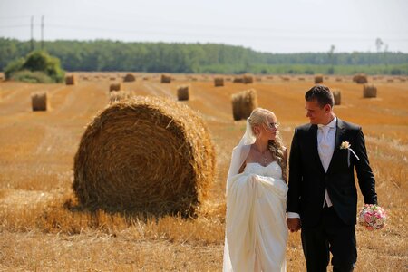 Groom bride wheatfield photo